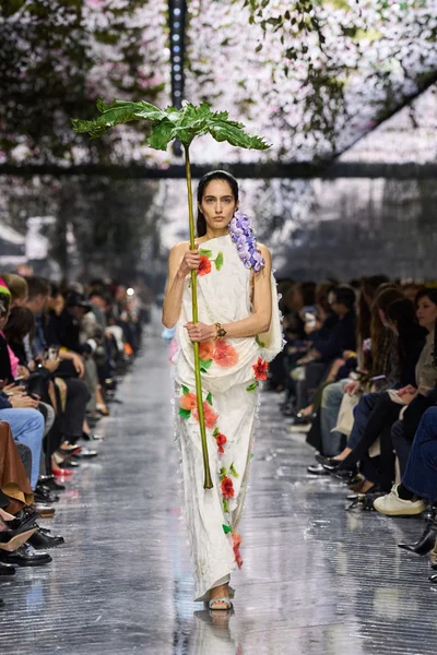 Look 12